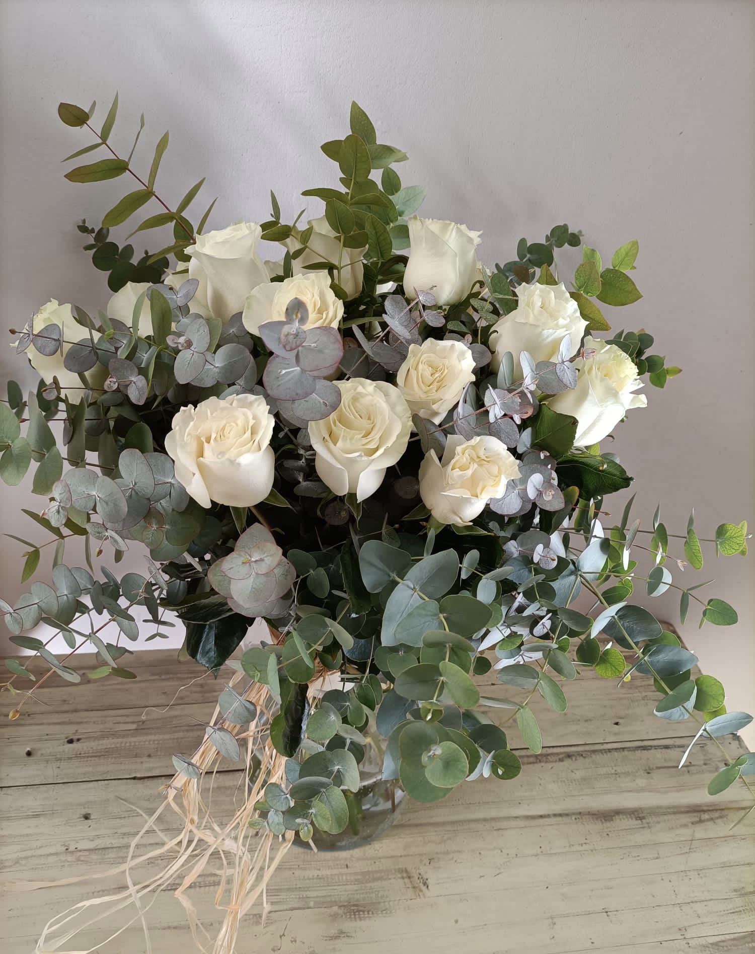 Ramo docena y media rosas blancas - Floristeria Sayas